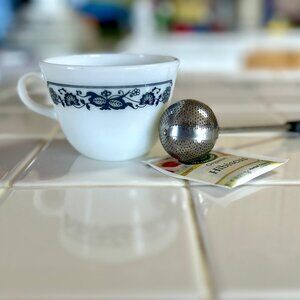 Pyrex Corelle Old Town Blue Onion Milk Glass Coffee/Tea cup/Mug Single